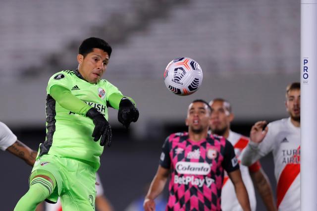 星空体育官网-奇迹！河床老将首发客串守门员助球队获胜